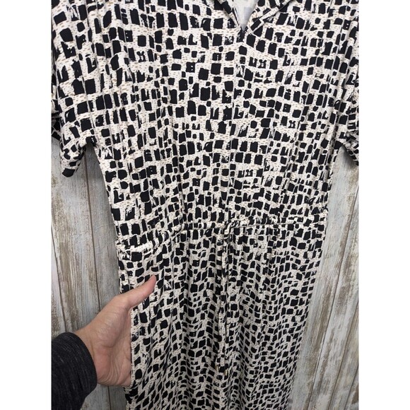 Chico’s Split-Neck Tie Waist Dress Cream Black Geometric Size 1 / Small $89 - Picture 3 of 9